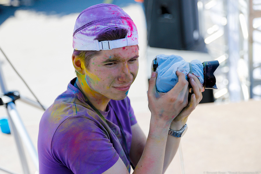 Порошок — уходи: в чём успех Холи и почему его так активно продвигают