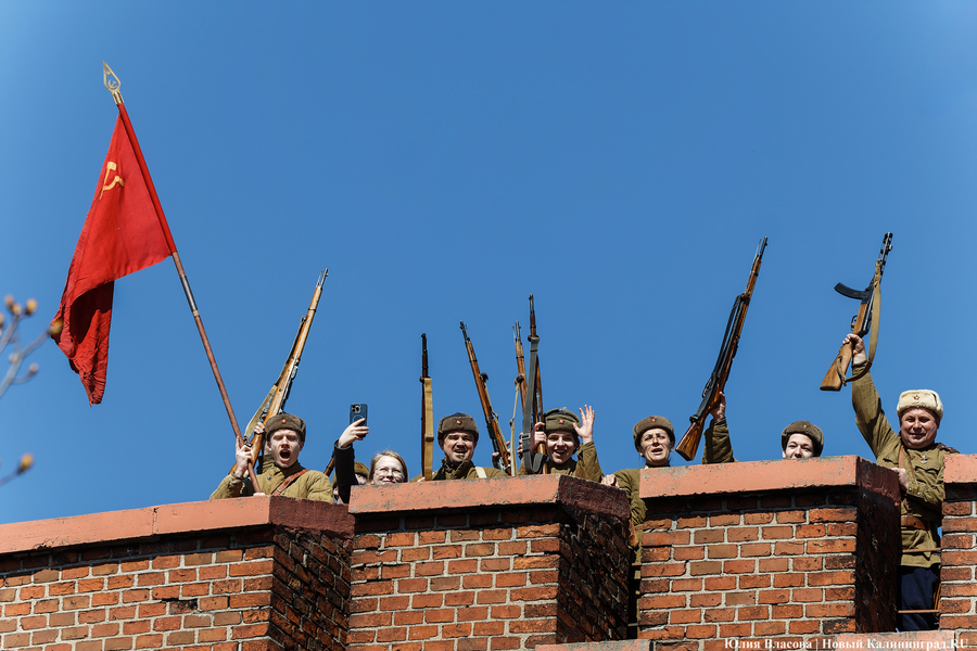 Знамя над бастионом: в Калининграде прошла реконструкция взятия башни Дона (фото)