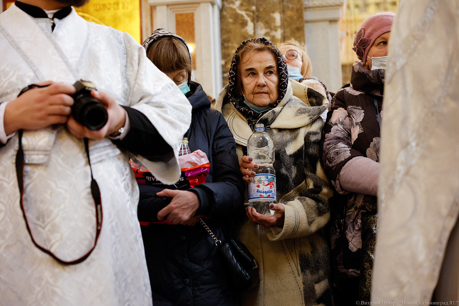 Без проруби, но с литургией: в Храме Христа Спасителя провели праздничную службу (фото)
