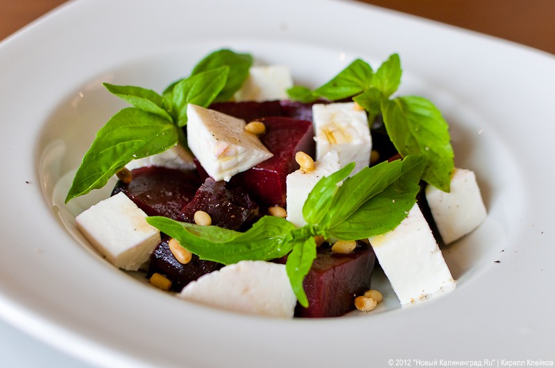 Легендарный ресторан «Универсал» подвергся жесткому лифтингу. Приживётся ли свежая концепция на старом имени?