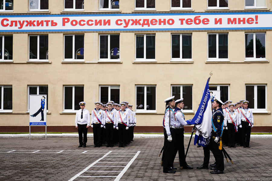 Вальс и дистанция: «Последний звонок» в калининградском кадетском корпусе (фото)