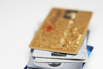 Минфин РФ решил обязать магазины принимать банковские карты