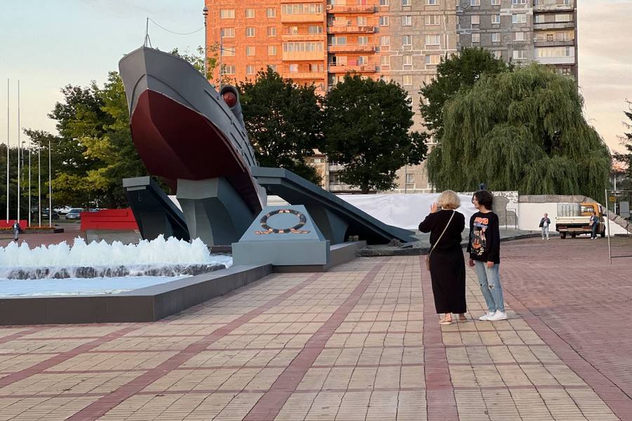 Катер снова на плаву: у памятника «Морякам-балтийцам» установили фонтан (фото)