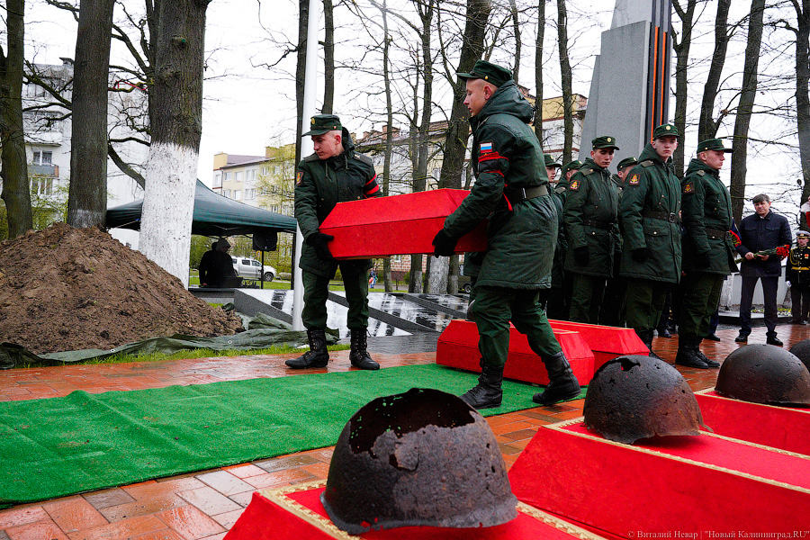 В Чкаловске перезахоронили останки советских воинов: фоторепортаж «Нового Калининграда»