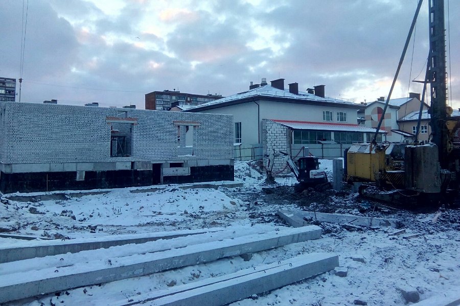 Строительство школы на Острове. Фото — Татьяна Зиберова, «Новый Калининград.Ru»