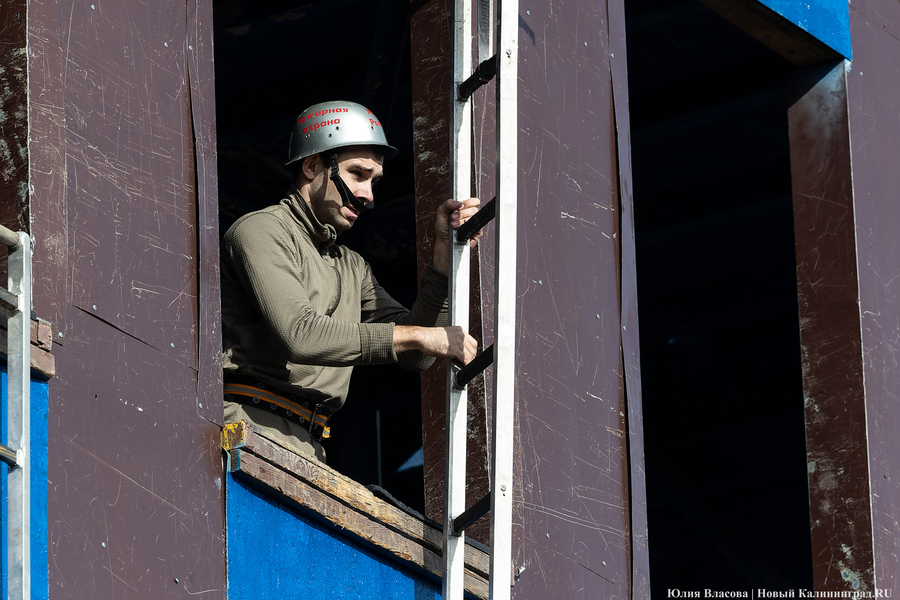 Боевое развертывание: в Калининграде провели соревнования спасателей (фото) 