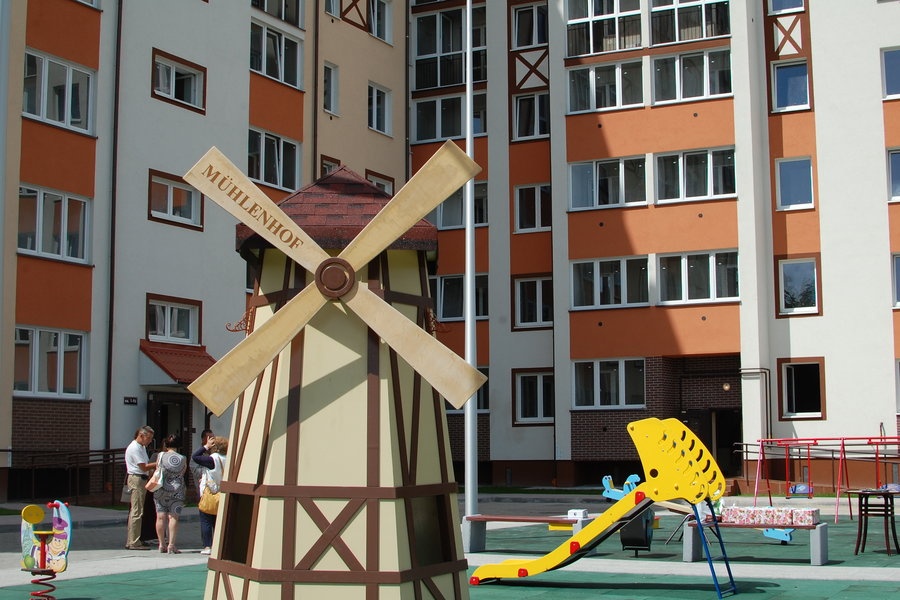 С опережением графика: экс-дольщики КЖС продолжают получать ключи от квартир