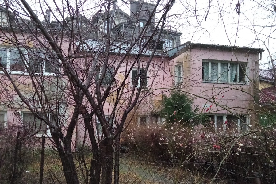 Власти Зеленоградска продают двухэтажный дом недалеко от парка