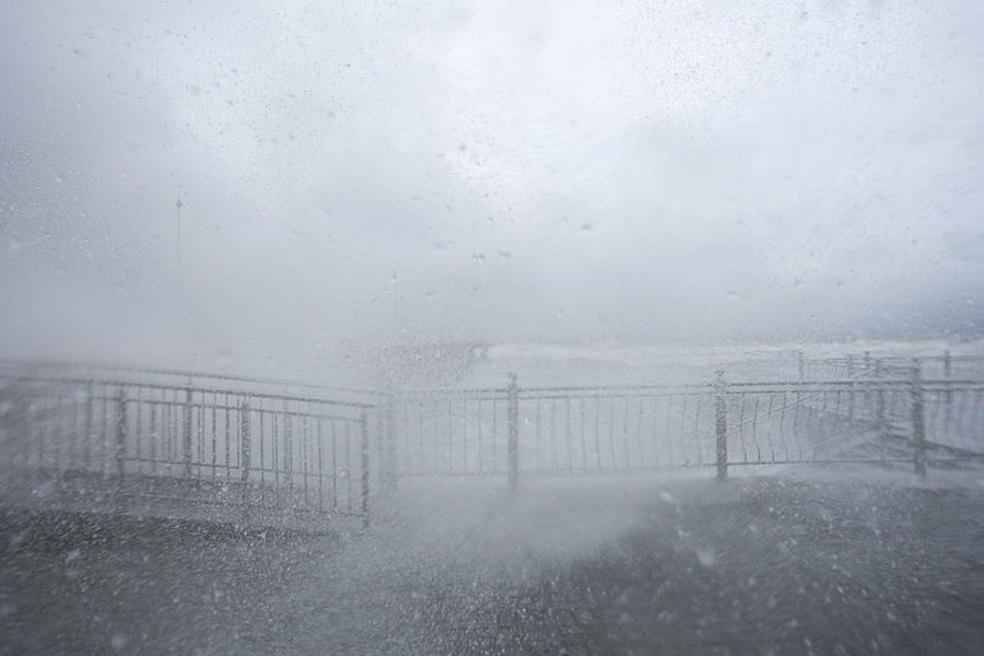 Добить «Ксавьером»: променад в Зеленоградске оказался не готов к зимним штормам