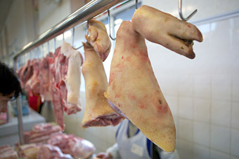 Россия полностью запрещает ввоз всех мясопродуктов из Польши и Литвы