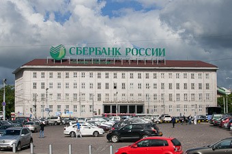 Вывеску Сбербанка на здании КГТУ лично одобрил Герман Греф