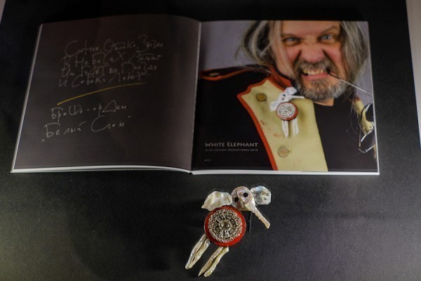 Как убивают бриллианты: в Калининграде открылась выставка необычных украшений