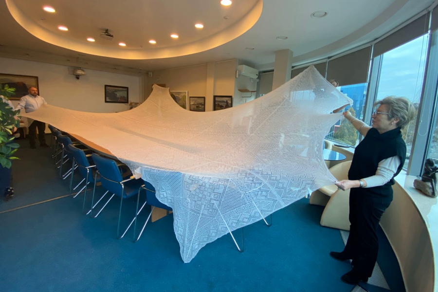 Музею Мирового океана подарили единственный в мире оренбургский пуховый парус (фото)