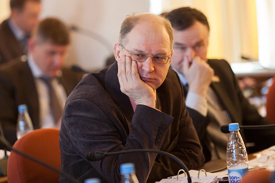 Депутат потребовал от Алиханова «незамедлительно» изменить масочный режим