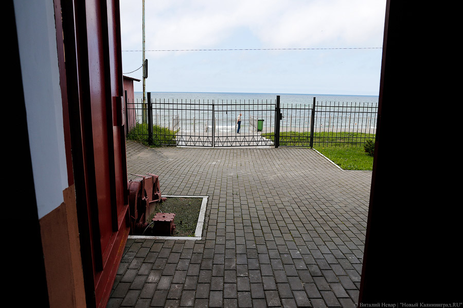 Спаси себя сам: кто отвечает за безопасность людей на пляже в Зеленоградске