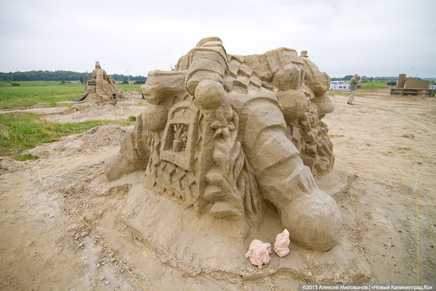 Песочная Гофманиана: под Гурьевском проходит второй фестиваль песчаных скульптур