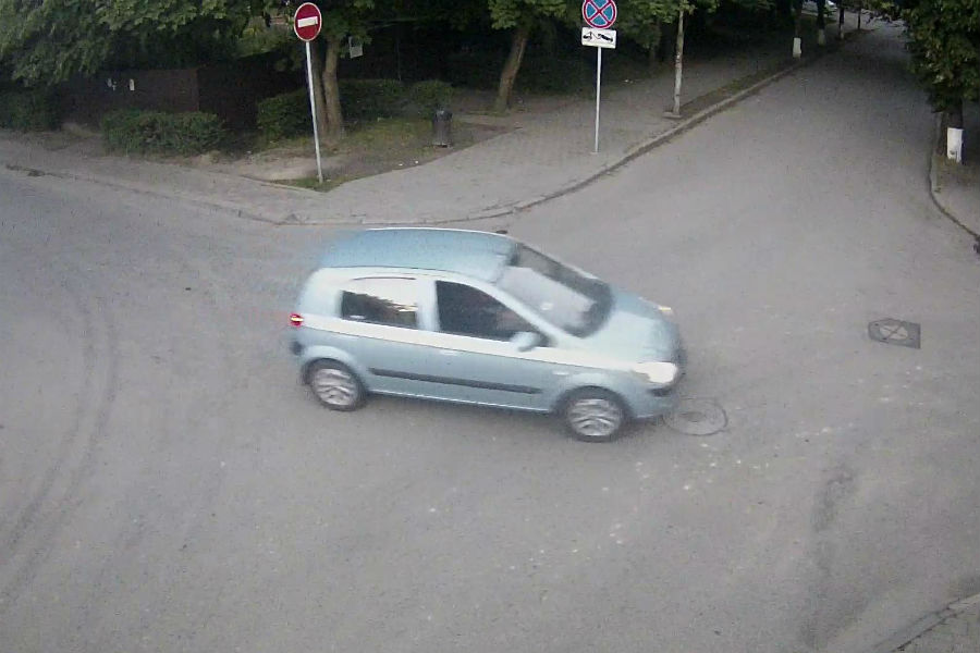 В Зеленоградске похититель вазона с цветами попал на уличные камеры (видео)