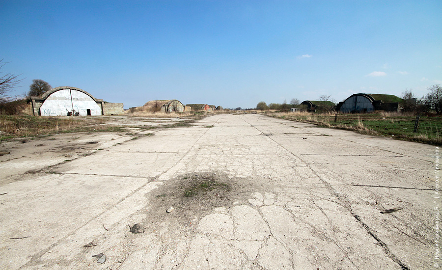 "Пустые дома: аэродром под Южным": фотопроект "Нового Калининграда.Ru"