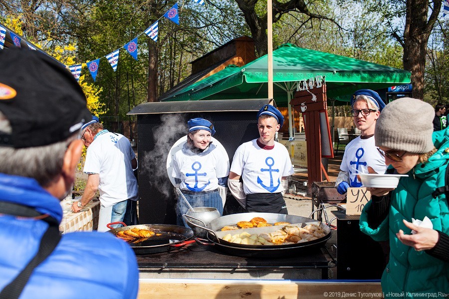 На ход руки: как проходит Fish Food Festival в Зеленоградске