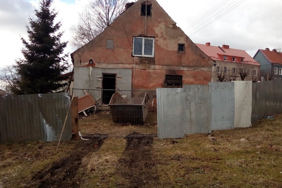 Состояние плачевное: Дом Коринта частично разобрали в ходе реконструкции (фото)