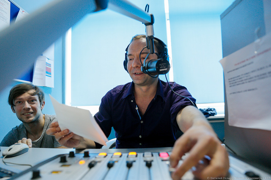 Пётр Левинский в студии «Серебряного дождя — Калининград». Фото Виталия Невара, «Новый Калининграда.Ru»