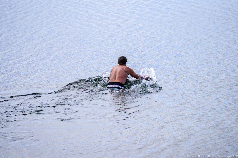 «Не врите мне»: фекалии в воде не портят отдых калининградским купальщикам (фото)