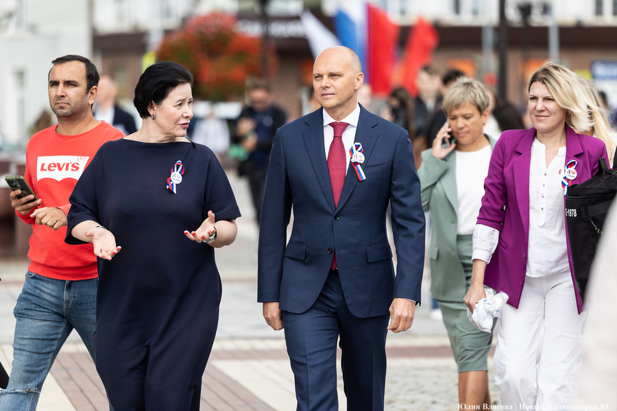 Триколор объединяет: как Калининград отметил День Государственного флага 