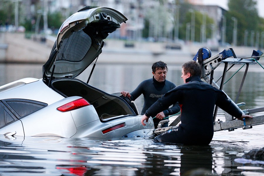 Перепутал педали: как доставали утонувшую «Инфинити»