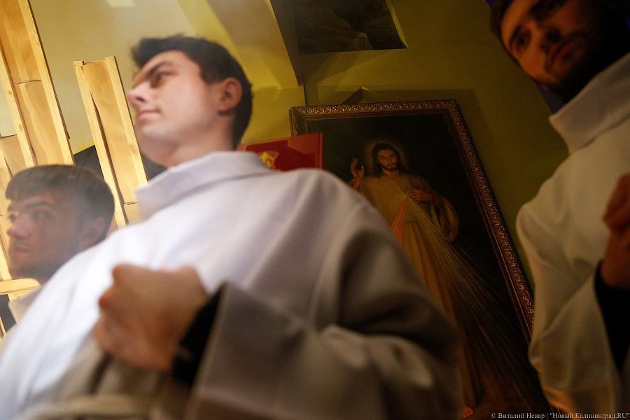 Сочельник, свечи, тишина: как встречали католическое Рождество в Калининграде