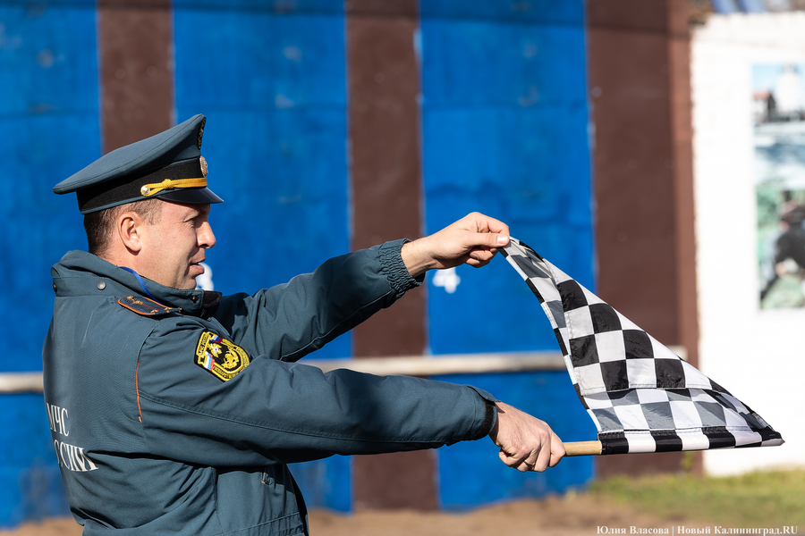 Боевое развертывание: в Калининграде провели соревнования спасателей (фото) 
