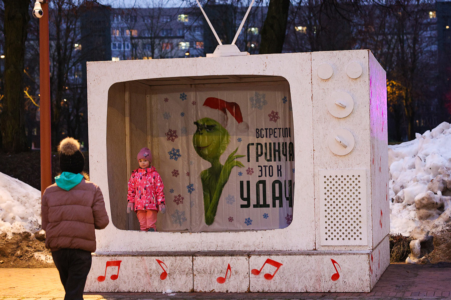 Гастрономическая шаурма и другие: на острове Канта открылась новогодняя ярмарка (фото)