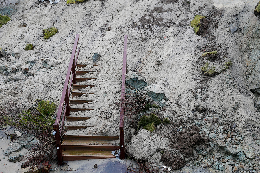 Резиденция на краю: берег в Пионерском рушится в море