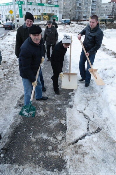 "В руки - лопаты-2": фоторепортаж "Нового Калининграда.Ru"