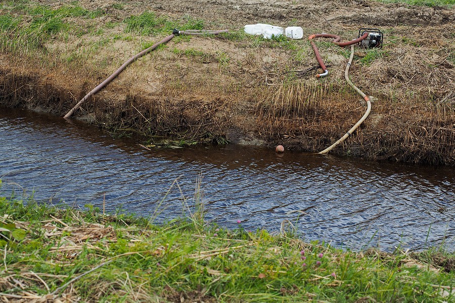 «Операция спасения»: в Полесском районе осушают первый польдер (фото)