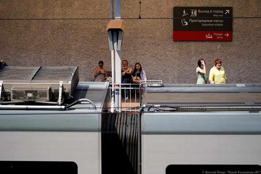 Не для слабаков: желающие уехать к морю штурмуют электрички и автобусы