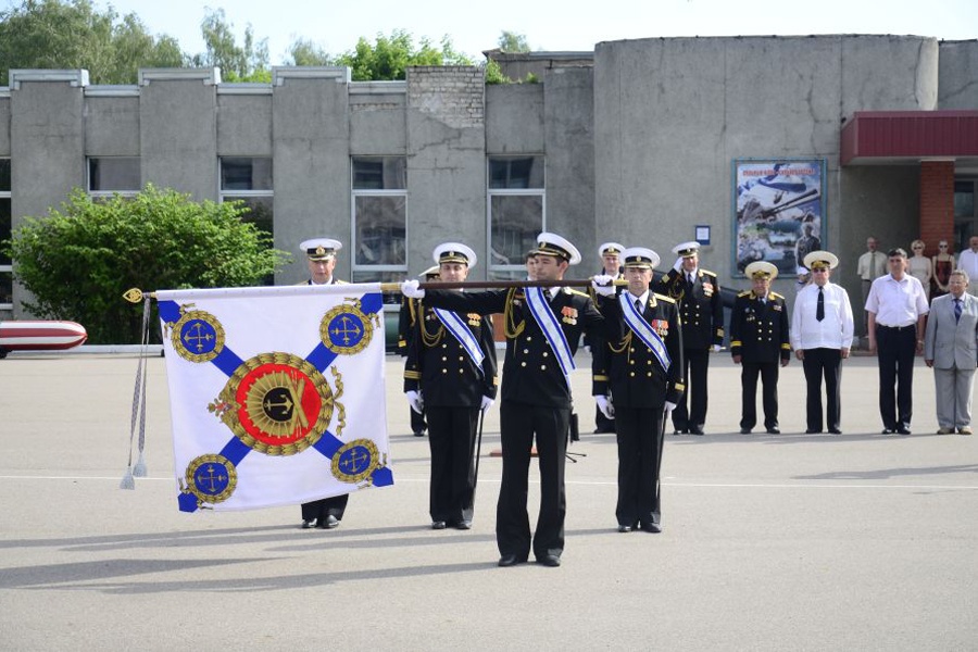 Конец смутных времен: Балтийскому военно-морскому институту вернули собственное знамя