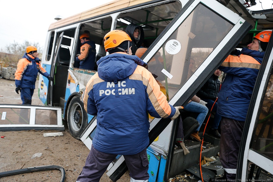 400 граммов тротила: в Калининграде спецслужбы взорвали автобус