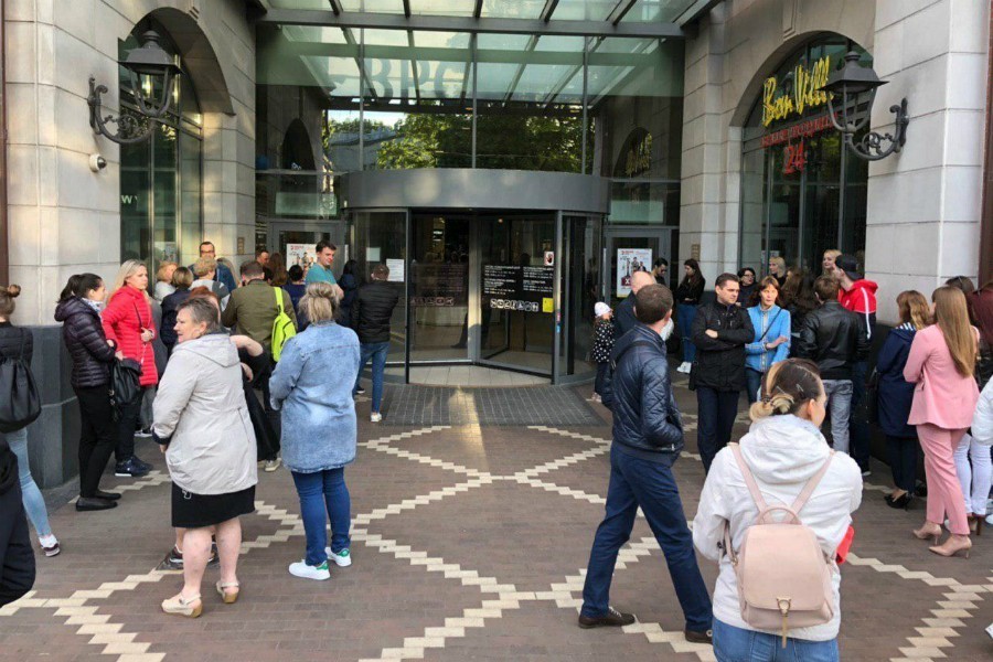 Из ТРЦ «Европа» эвакуировали посетителей и персонал (фото)