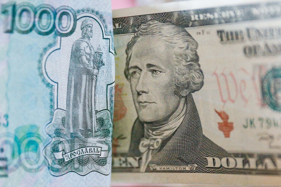 Официальный курс доллара вырос еще на 3 рубля