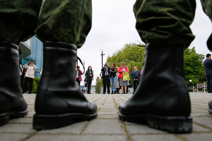 За кремлевскими стенами: 10 калининградцев отправились в Президентский полк