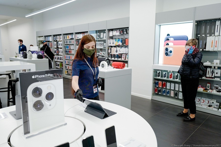 В масках и на дистанции: в Калининграде открылись торговые центры и парикмахерские