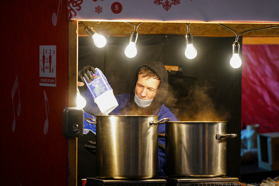 Девочки, записываемся на ободочки: в Калининграде открылась новогодняя ярмарка на острове Канта (фото)