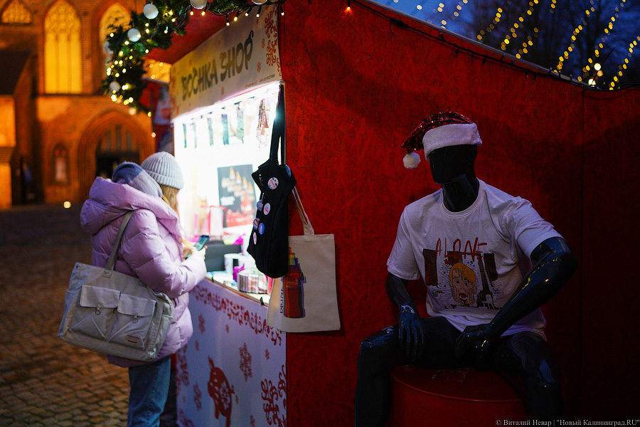 Девочки, записываемся на ободочки: в Калининграде открылась новогодняя ярмарка на острове Канта (фото)