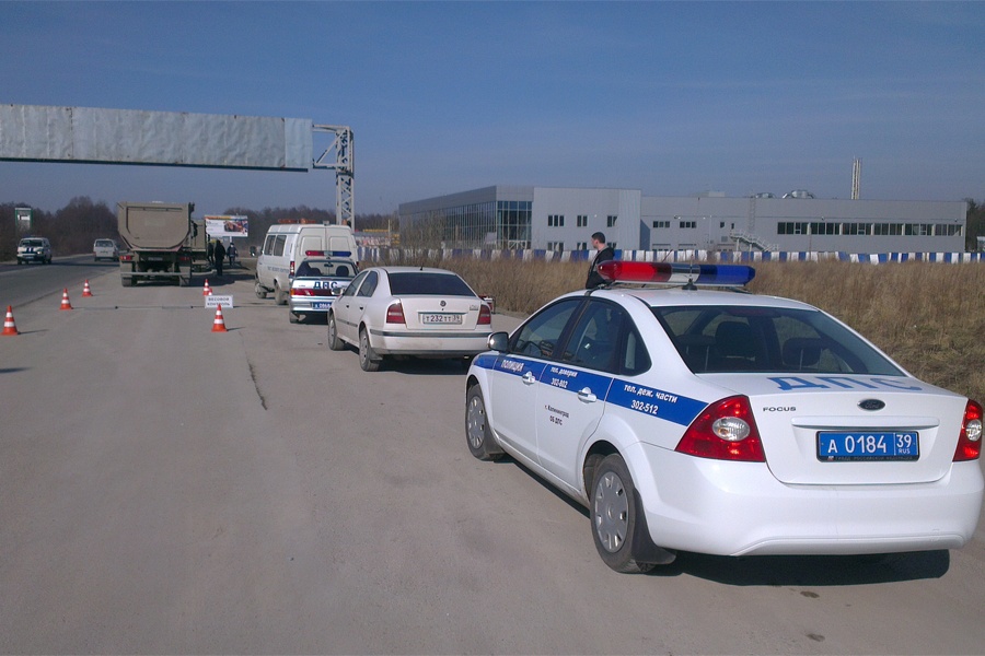 ГИБДД Калининграда взвешивает грузовики после жалобы жителей пр. Победы (+фото)