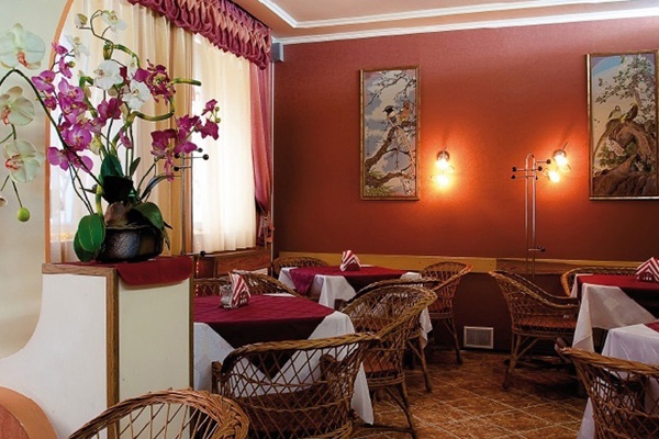 Кафе «Визави» поздравляет всех с наступающим Новым годом и Рождеством