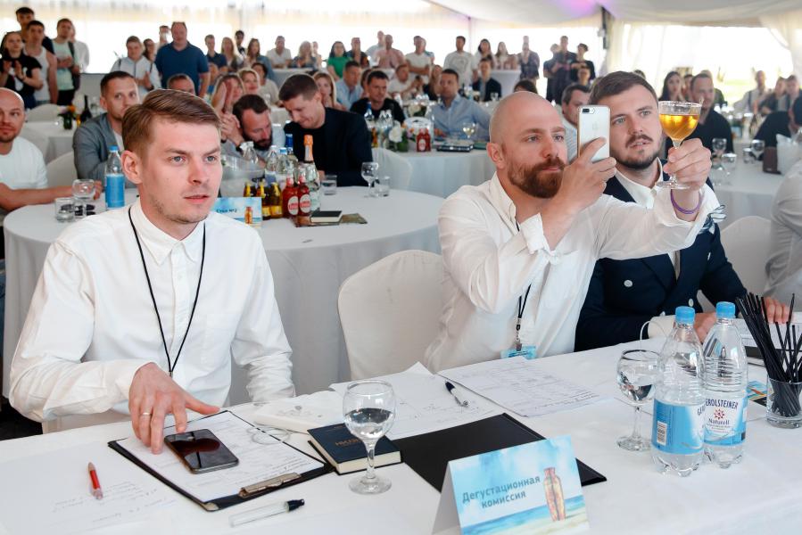 Море, поэзия, коктейли: в Калининграде выбрали обладателя «Янтарного шейкера»