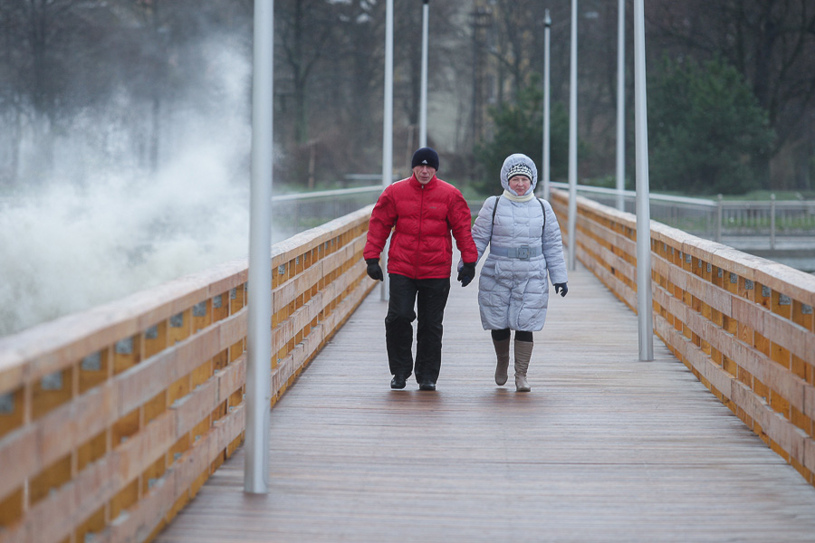 Добить «Ксавьером»: променад в Зеленоградске оказался не готов к зимним штормам