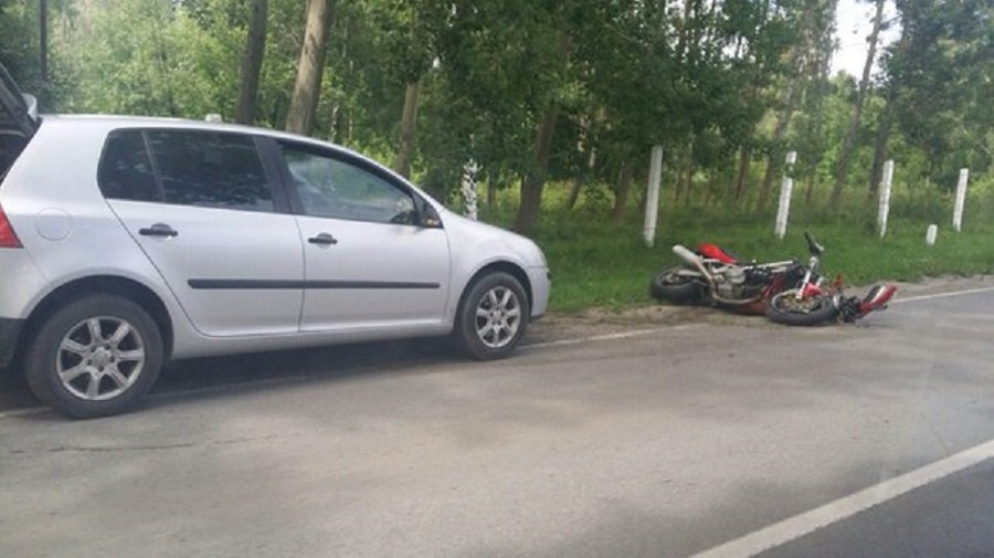 Под Балтийском мотоциклист врезался в автомобиль (фото)