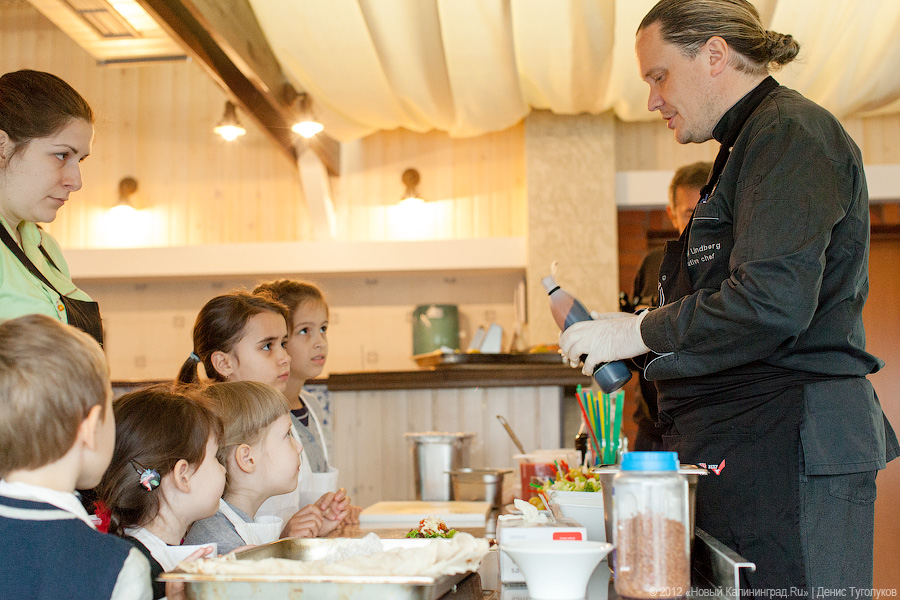 «Детский час»: шеф-повар ресторана «Терраса» Кеннет Линдберг дал мастер-класс детям