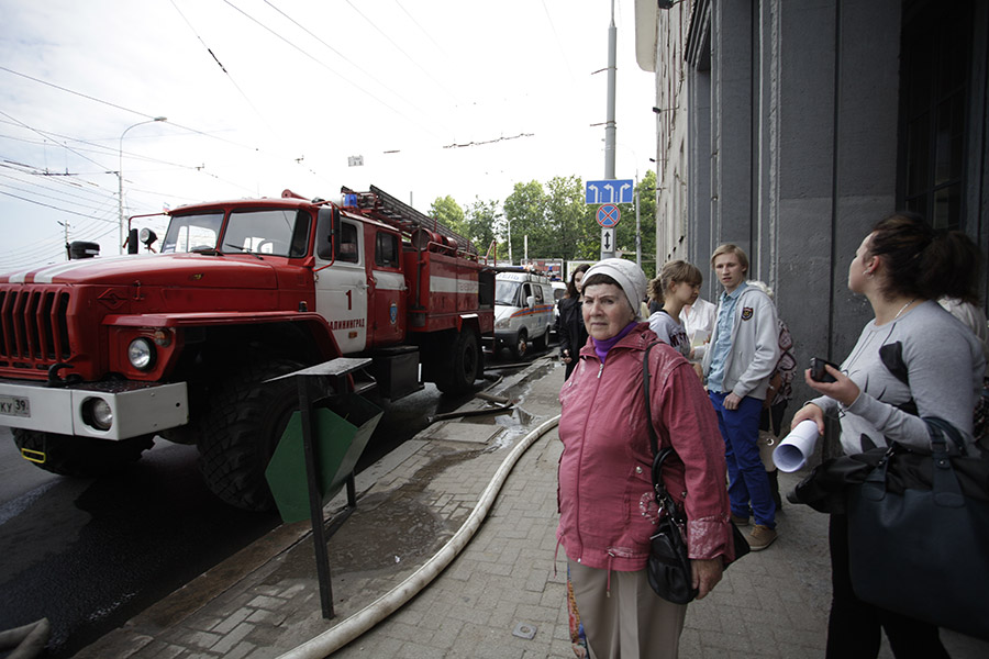 В КГТУ на Советском проспекте произошло задымление, работали 5 пожарных расчётов (+фото)